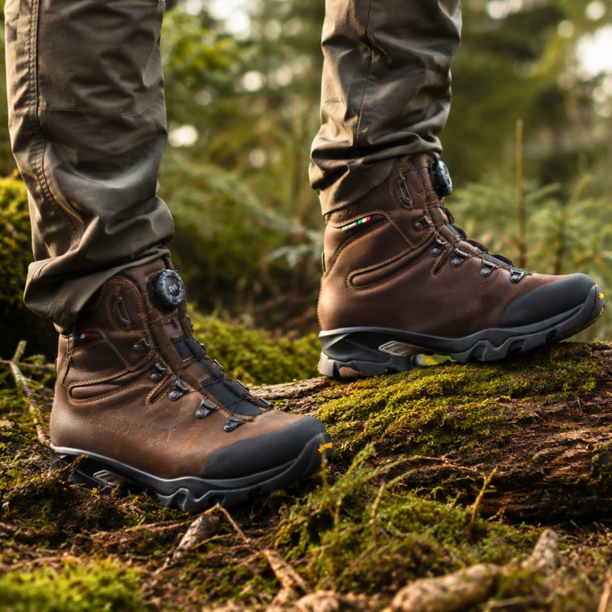 CHAUSSURES, BOTTES & CHAUSSETTES